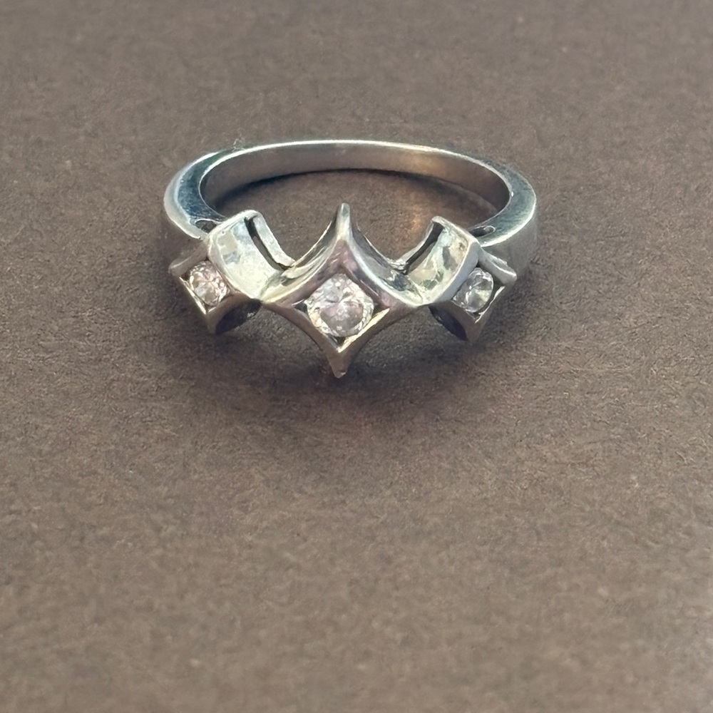 Elegant Silver Ring with Crystal Accents